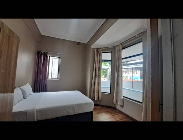 BUSINESS FOR SALE IN STAMFORD HILL